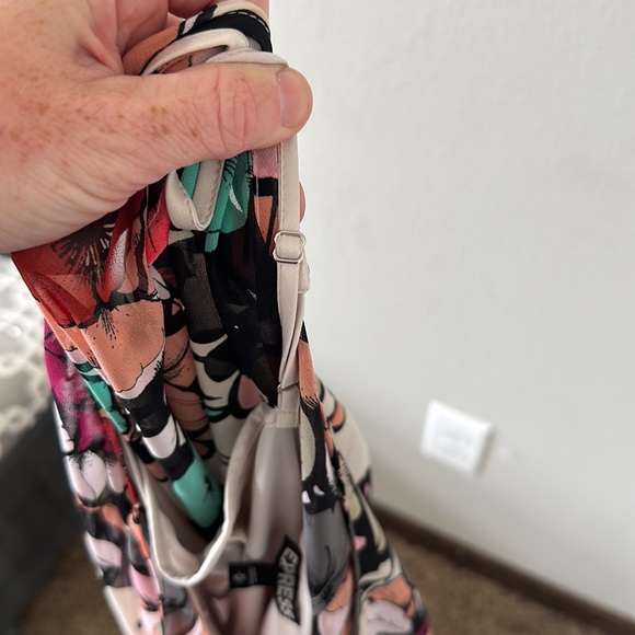 Express Black & Floral Flowy Blouse Size Medium - Picture 11 of 12